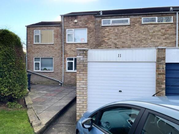 6 bed property, in 11 Druetts Close, £525,000