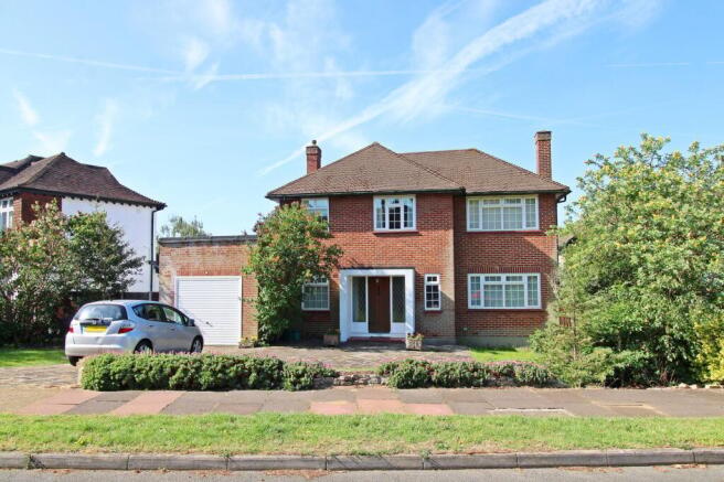 3 bed property, in Kenwood Drive, £1,000,000