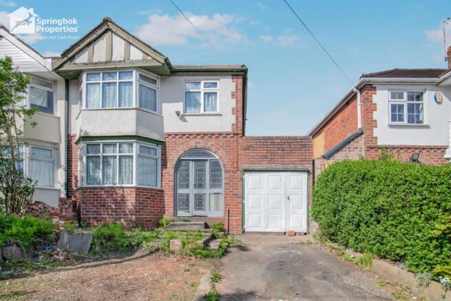 3 bed property, in Long Lane, £225,000