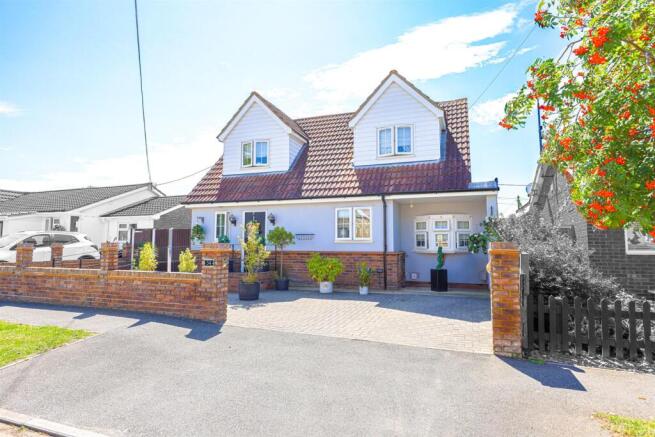 4 bed property, in Delfzul Road, £450,000