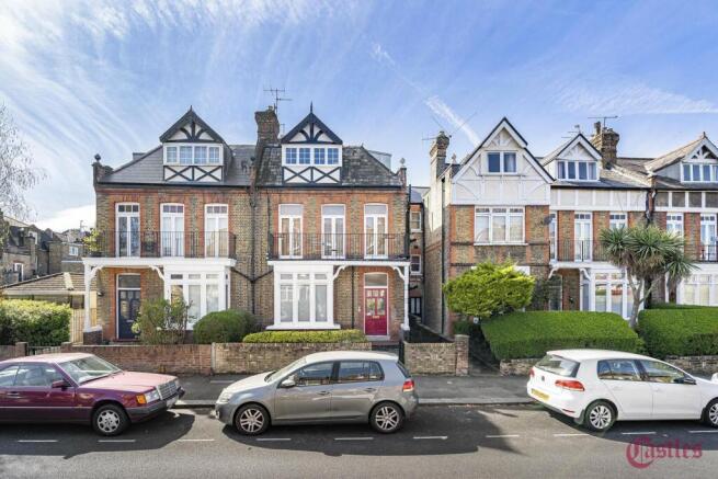 2 bed property, in Elder Avenue N8, £575,000