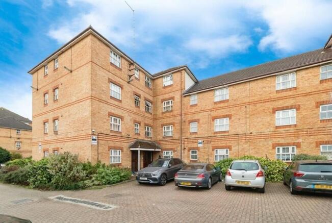 1 bed property, in Flat 11 Conifer Court, £160,000