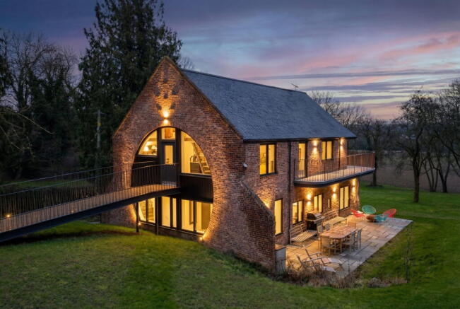 4 bed property, in Windmill Hill, £1,695,000