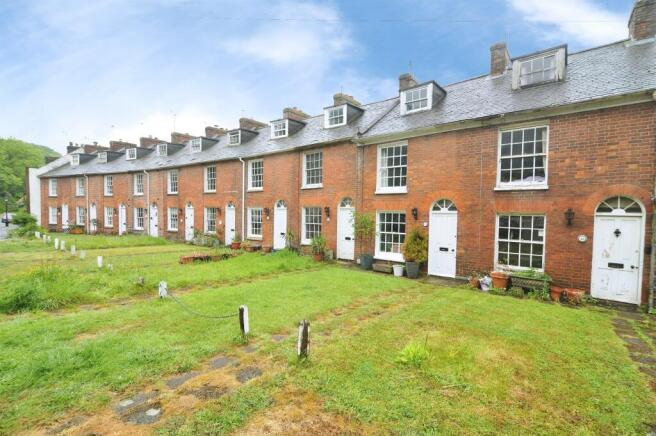 2 bed property, in Military Road, £325,000