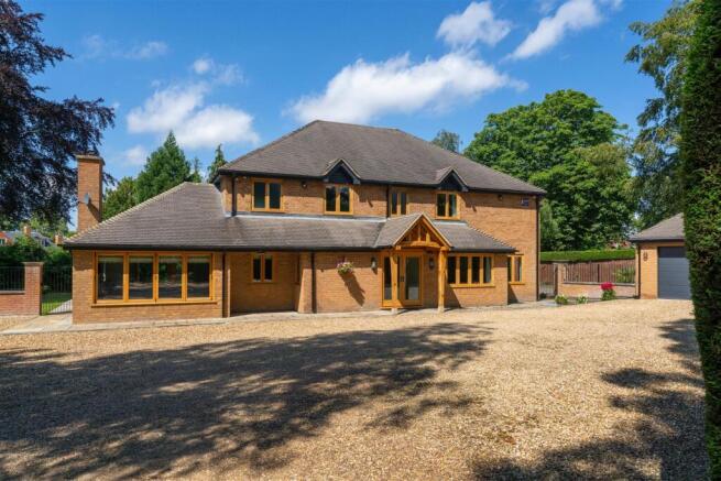 5 bed property, in Sandy Lane, £1,300,000