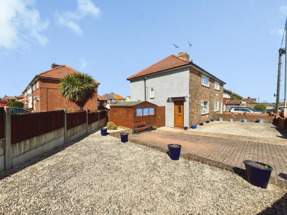 2 bed property, in Mill Hill, £230,000