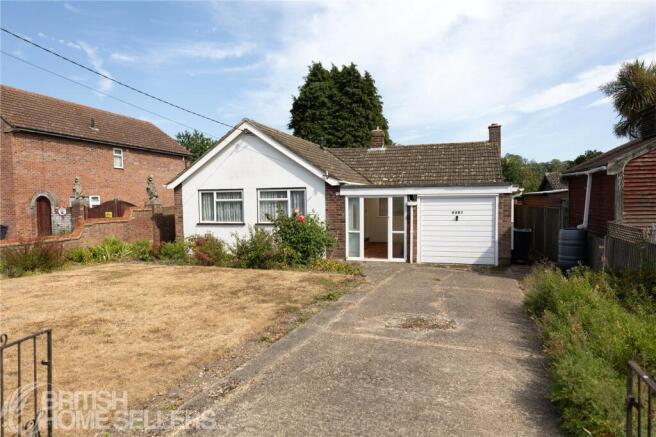 3 bed property, in Wrabness Road, £290,000