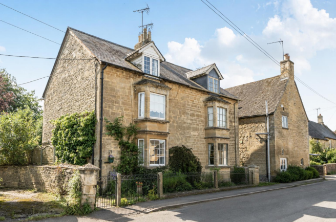 3 bed property, in High Street, £700,000