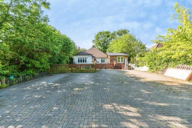 2 bed property, in Jacobs Gutter Lane, £475,000