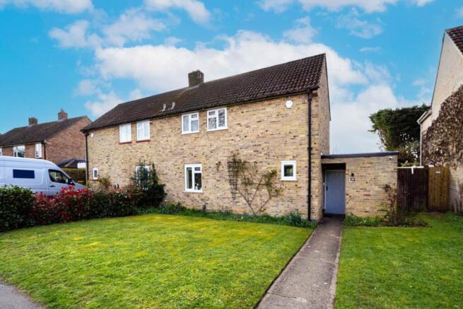 2 bed property, in Blackstone Road, £425,000