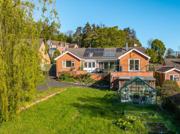 4 bed property, in Holly Well Lane, £625,000