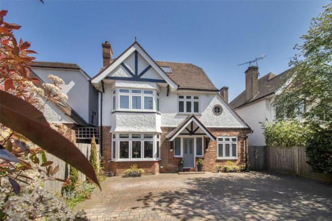 5 bed property, in St. Johns Road, £1,195,000