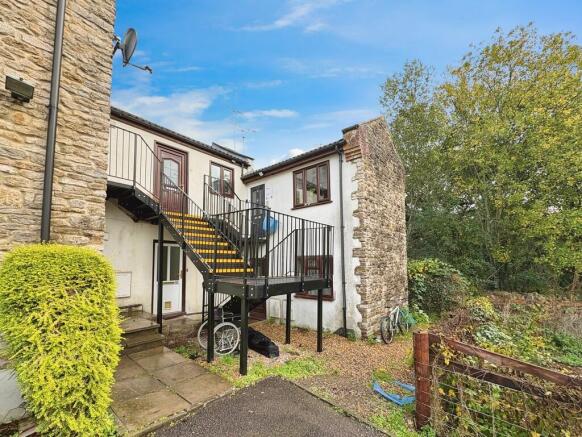 1 bed property, in Church Hill, £85,000