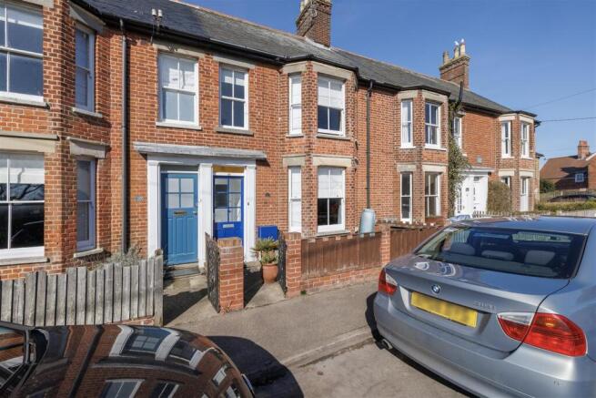 4 bed property, in Fieldstile Road, £650,000