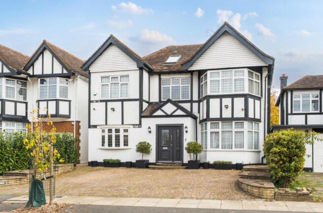 6 bed property, in Edgeworth Crescent, £1,650,000