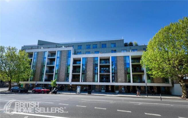 2 bed property, in Balham High Road, £600,000