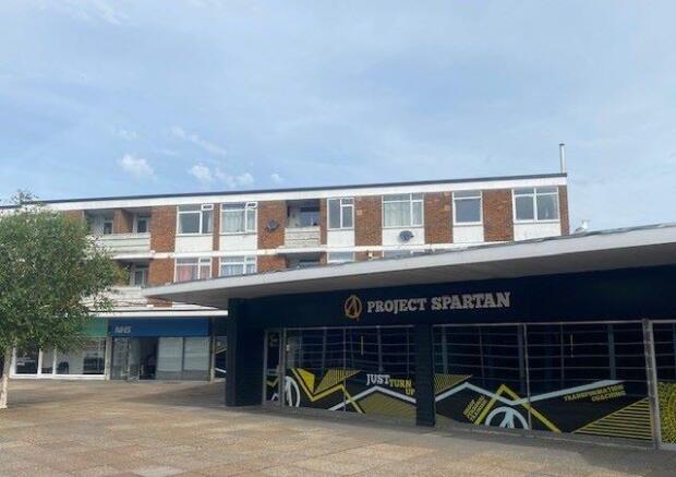 2 bed property, in 31 Broadwater Boulevard Flats, £147,000