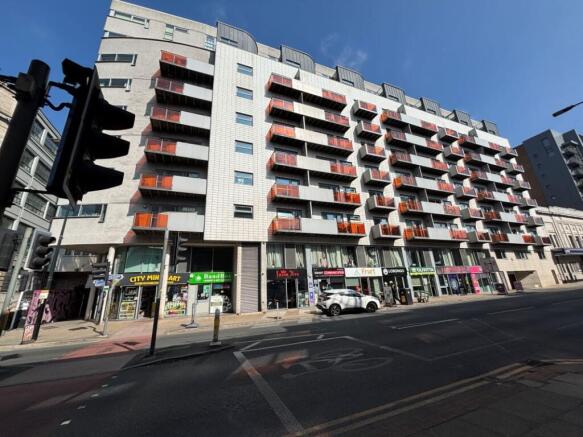 2 bed property, in Apartment 503 The Lock Building, £135,000