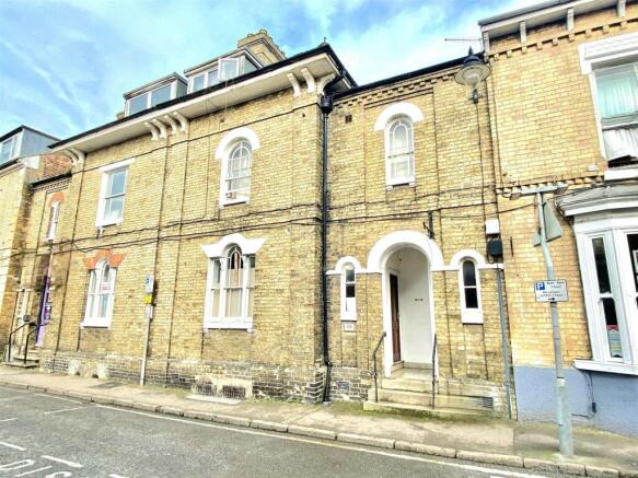 5 bed property, in The Crescent, £150,000