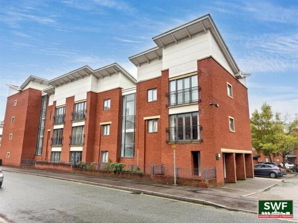1 bed property, in Albion Street, £75,000