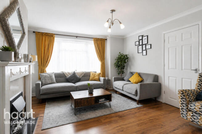 5 bed property, in Sussex Drive, £350,000