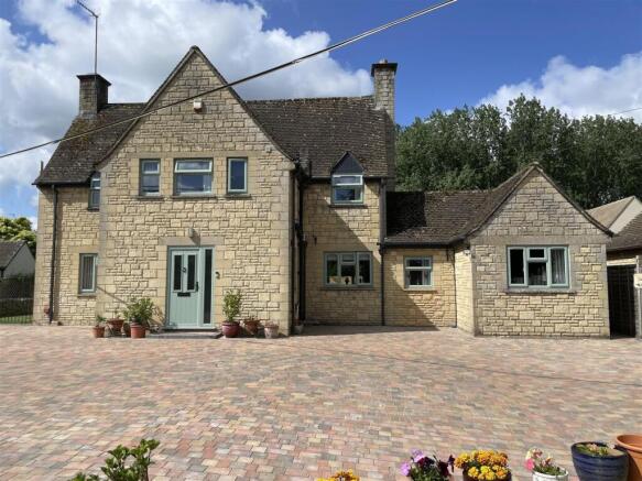 4 bed property, in Rissington Road, £725,000
