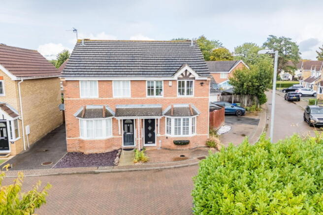 3 bed property, in Cherry Tree Drive, £475,000
