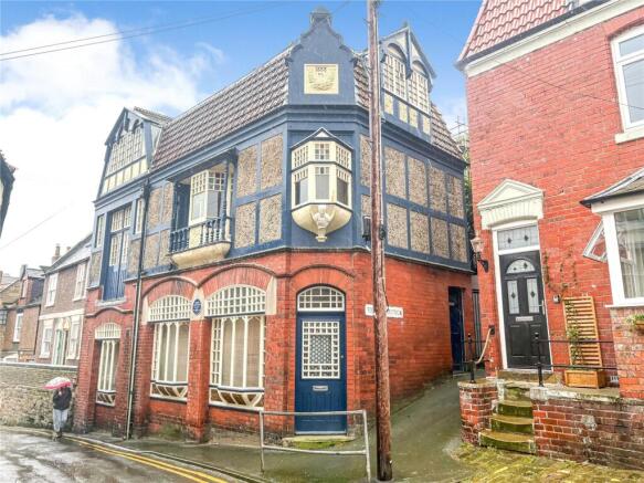 3 bed property, in Cliff Street, £260,000