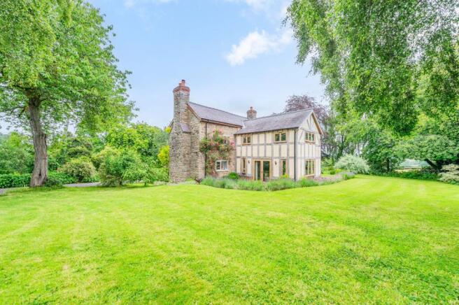 7 bed property, in Church Stoke, £950,000