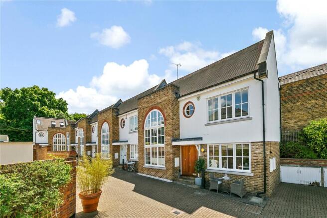 2 bed property, in Abercorn Mews, £1,150,000