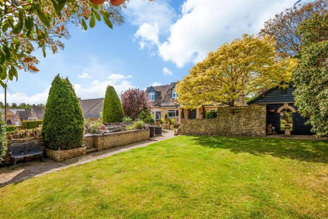 5 bed property, in Cooks Lane, £970,000