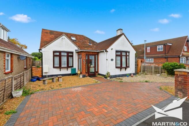 3 bed property, in Wallace Crescent, £440,000