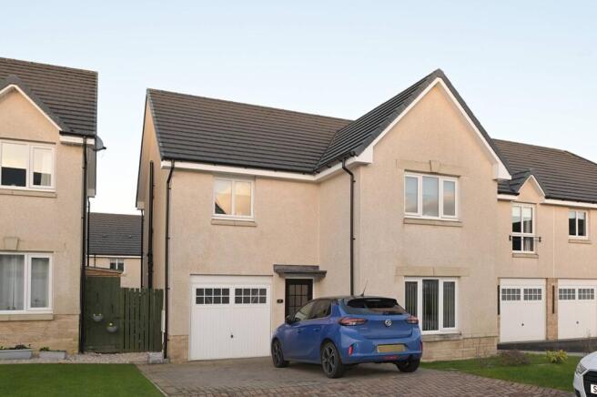4 bed property, in Mossend Place, £325,000