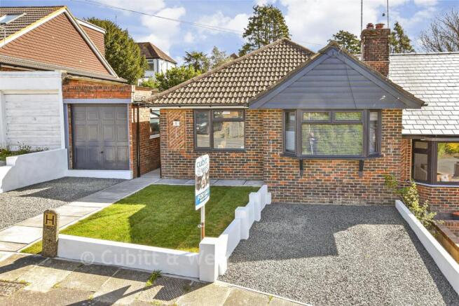 2 bed property, in Sunnydale Close, £500,000