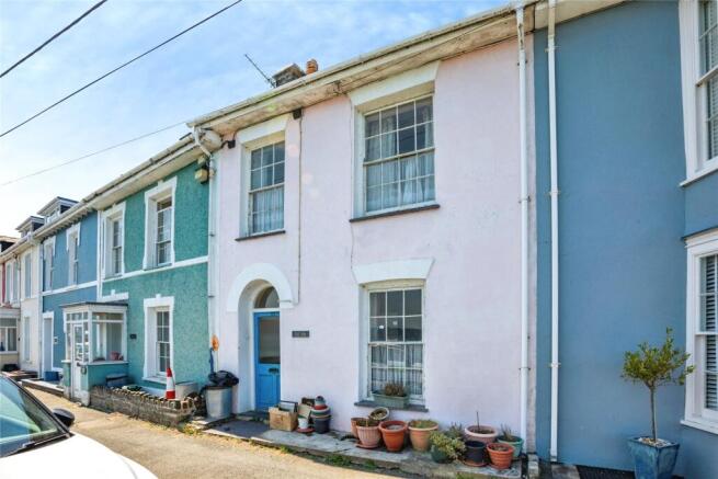 2 bed property, in Marine Terrace, £300,000