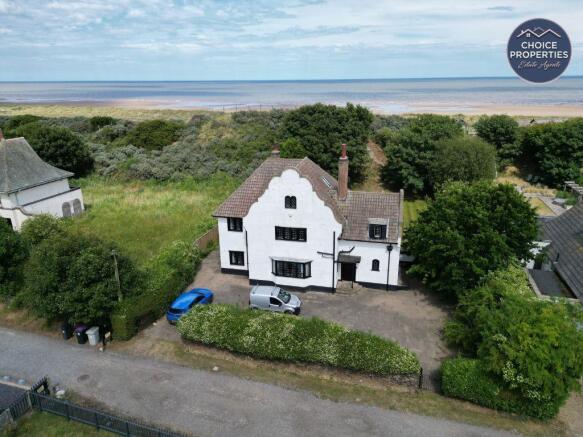 4 bed property, in Sandhurst Road, £410,000
