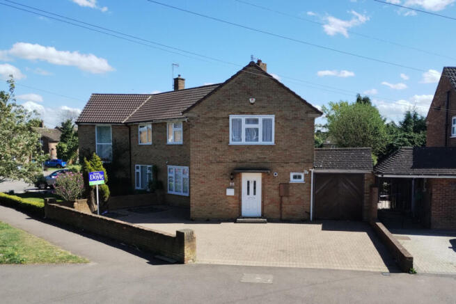 3 bed property, in Windmill Road, £465,000