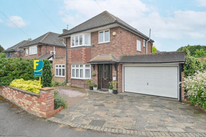 5 bed property, in Cherry Orchard Gardens, £950,000
