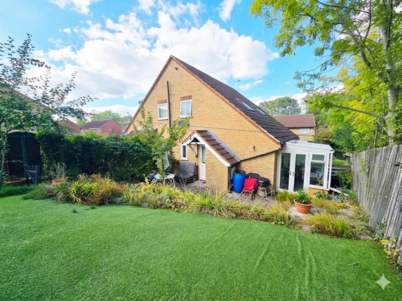 1 bed property, in Gisburn Close, £195,000