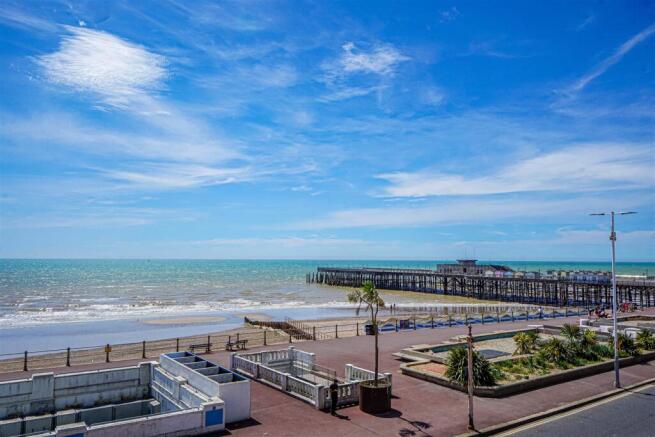 3 bed property, in White Rock, £399,950