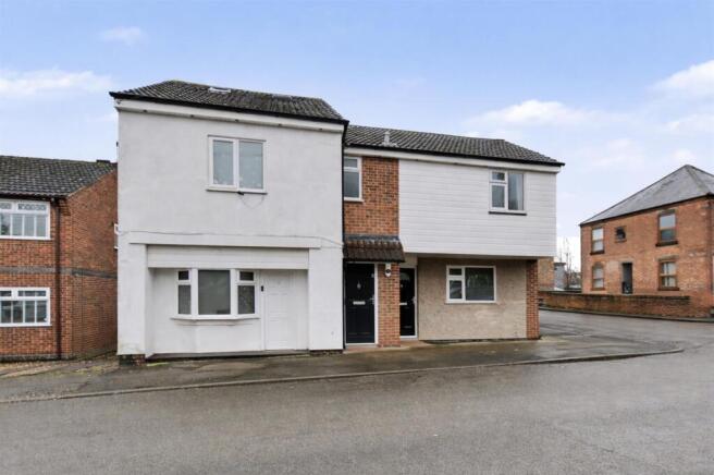 5 bed property, in 142 Norman Street, £220,000