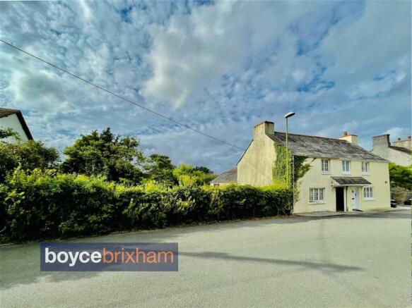 2 bed property, in Churston Road, £275,000