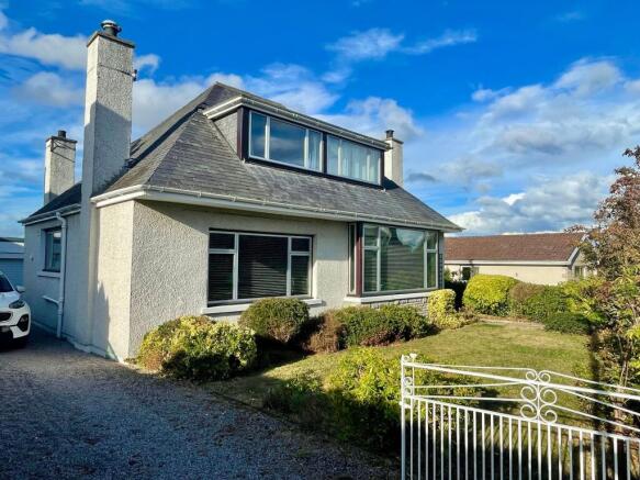 4 bed property, in Greystone Road, £290,000