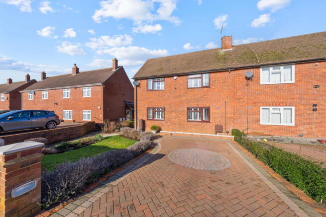 3 bed property, in Hansells Mead, £525,000