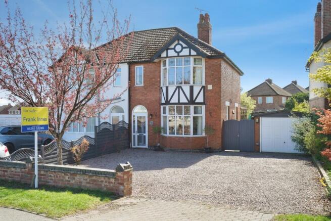 3 bed property, in Henhurst Hill, £325,000