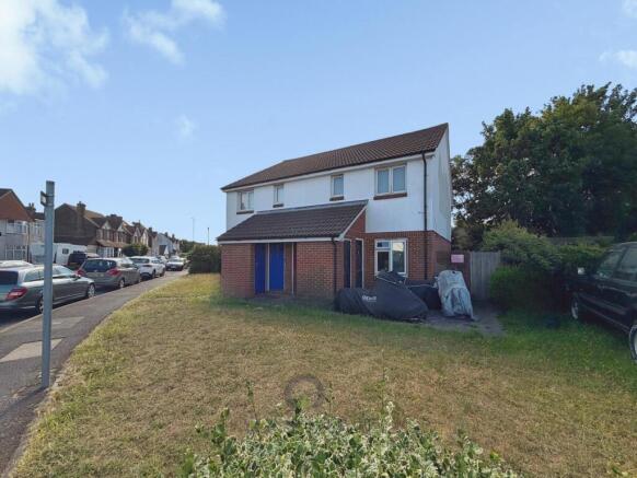 1 bed property, in Pelham Road, £200,000