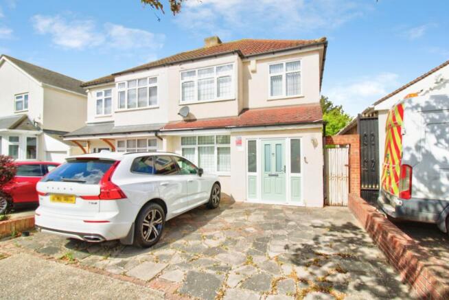 3 bed property, in Hubert Road, £500,000