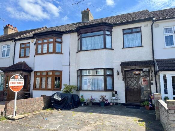3 bed property, in Hillcrest Road, £499,995
