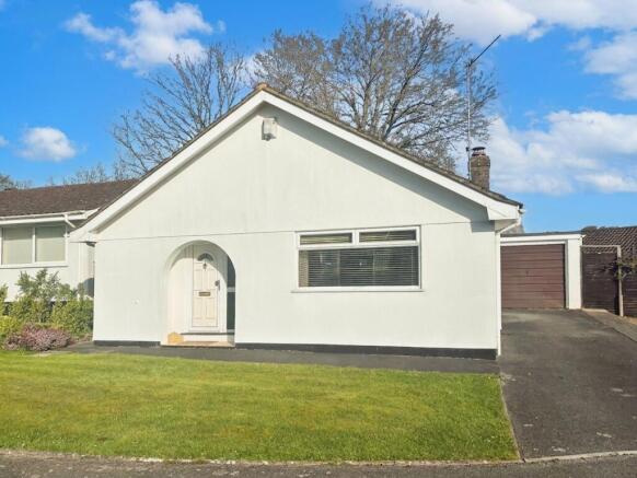3 bed property, in Broomfield Drive, £390,000