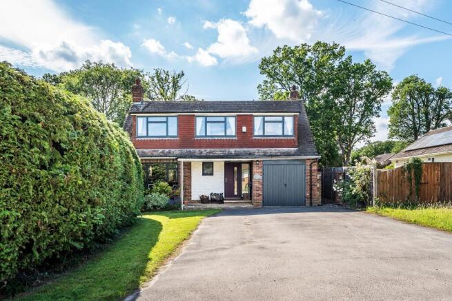 4 bed property, in Coppins, £800,000